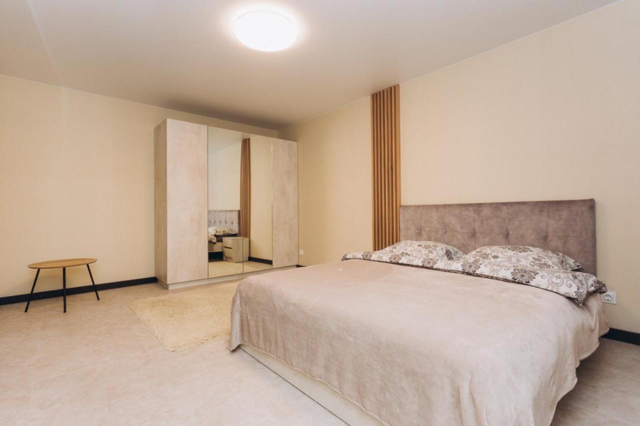 Ferienwohnung Vip Flat Lavina Проспект М Лушпи 2 Корп2 Sumy Exterior foto